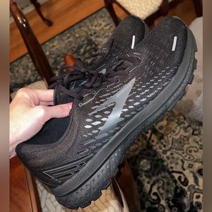 Brooks Tennis Shoes